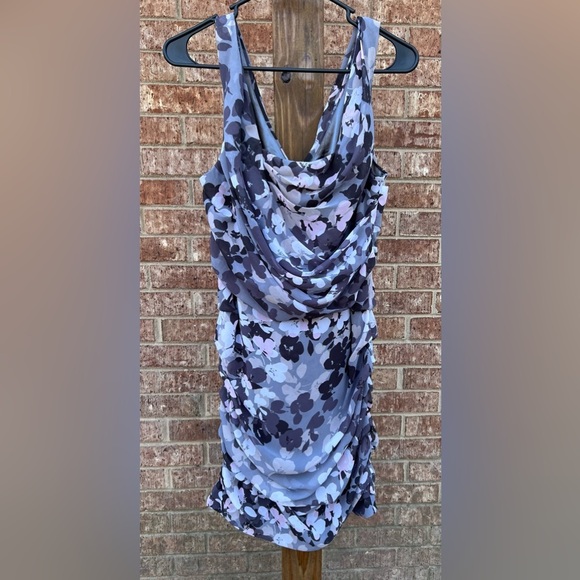 Express dress - Picture 1 of 7